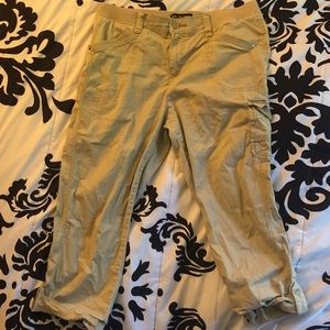 Lee Relaxed Fit Tan Cargo Capris